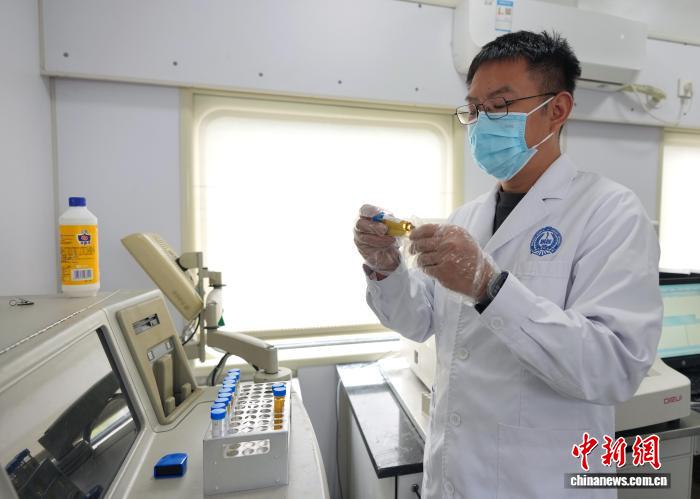 【中国新闻网】“熊猫健康列车”赴松潘