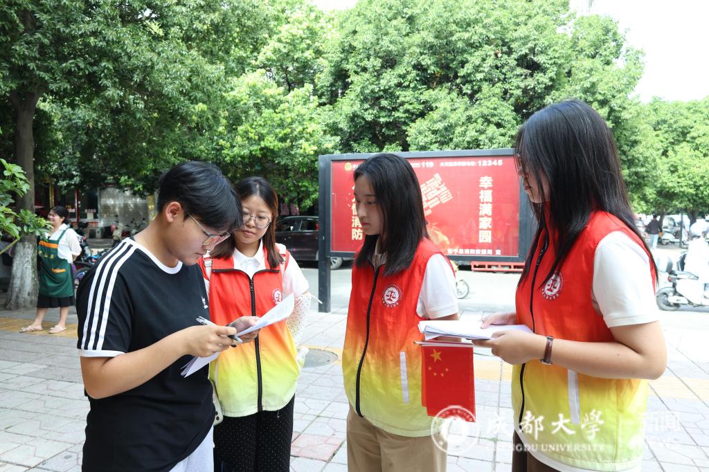 2683d9a1473da47af894666a7e53999c.jpg 在缅怀先烈中汲取奋进力量