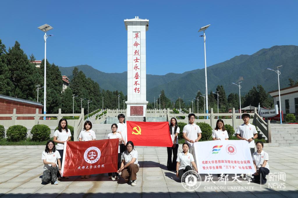 6232e00ea7306bb72bc653f8d67cf14b.jpg 在躬身实践中传承红色基因